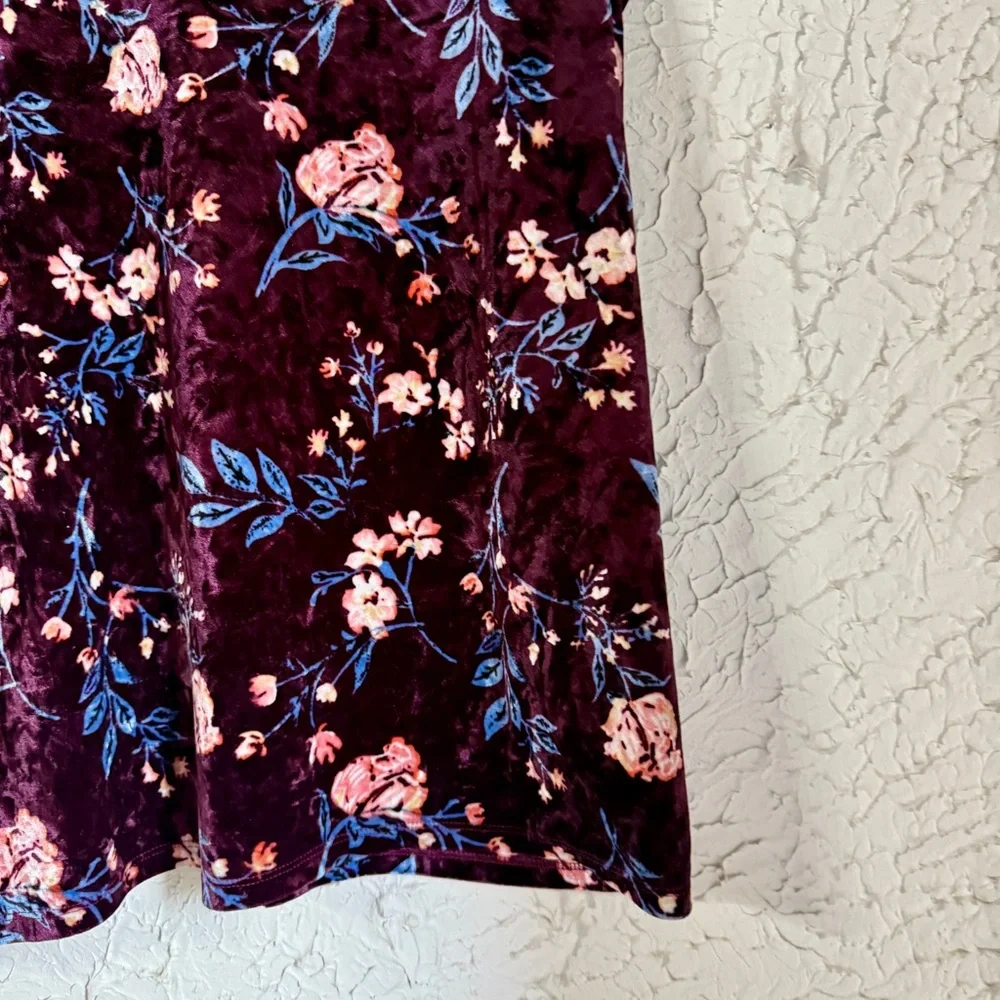 a.n.a Floral Velvet Short Sleeve Top - Burgundy and Pink - Picture 3 of 8